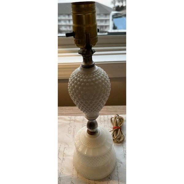 Vintage 1950’s White Milk Glass Hob Nail Boudoir Lamp -Works L3cyrAl1H