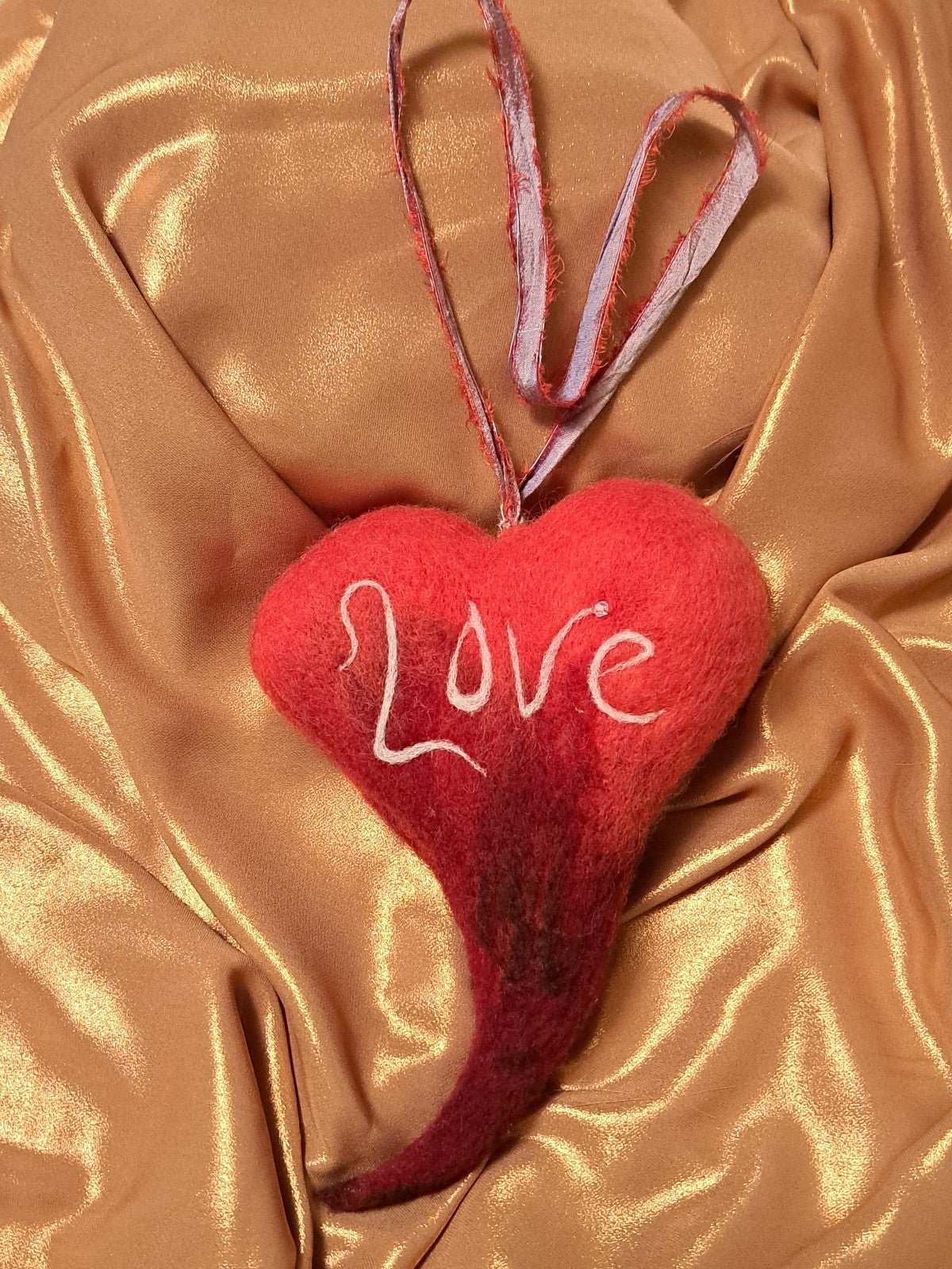 It´s one of a kind Woolen handmade heart. GSxh8V2vu