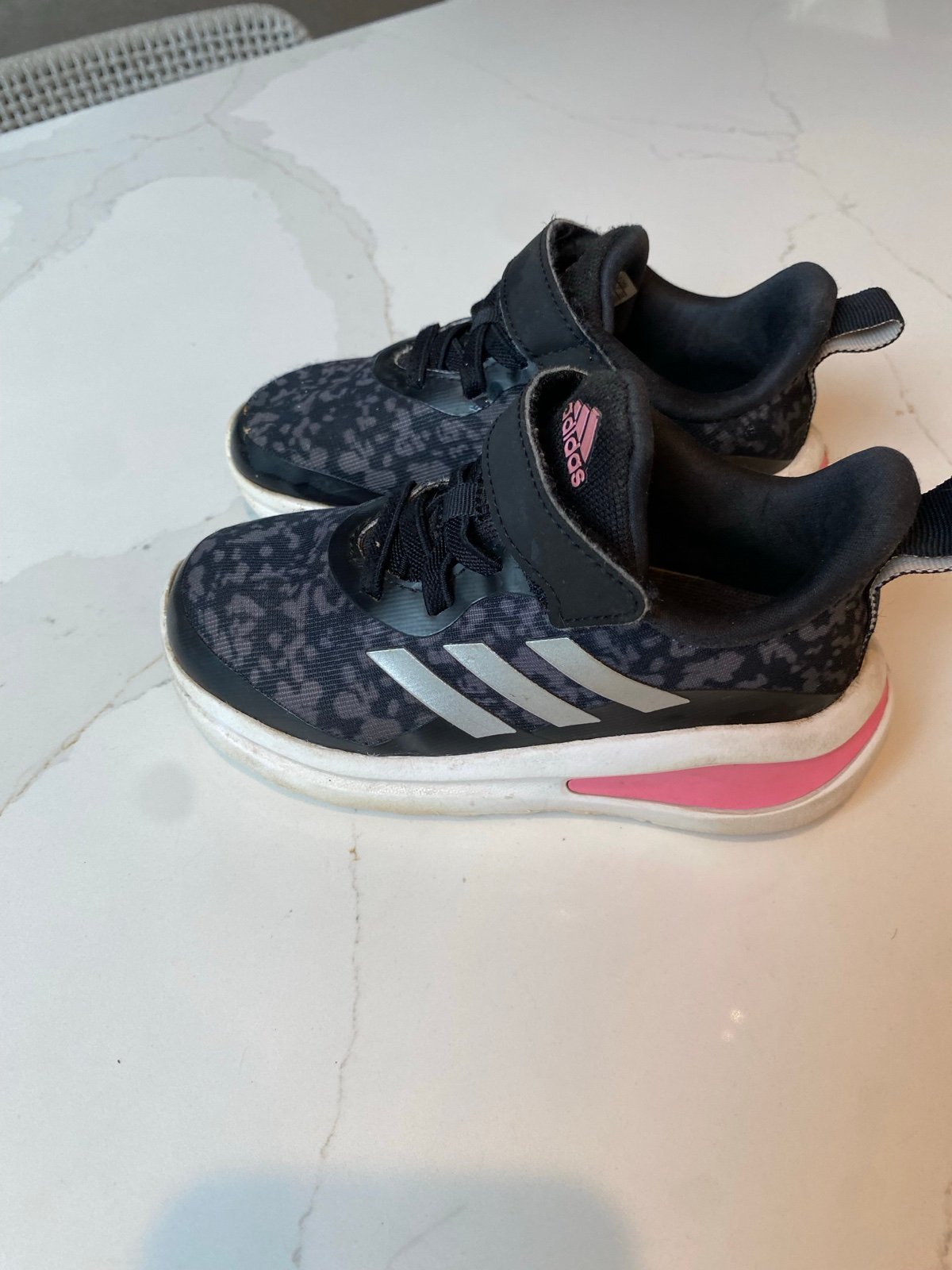 Adidas Toddler Girl Shoes, size 8 rdolV9Oh3