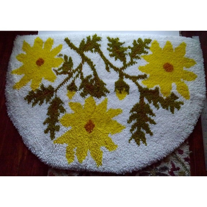 Vintage Half Circle Hooked Rug Demilune Half Moon Yellow White Floral Daisies MDD2tD666