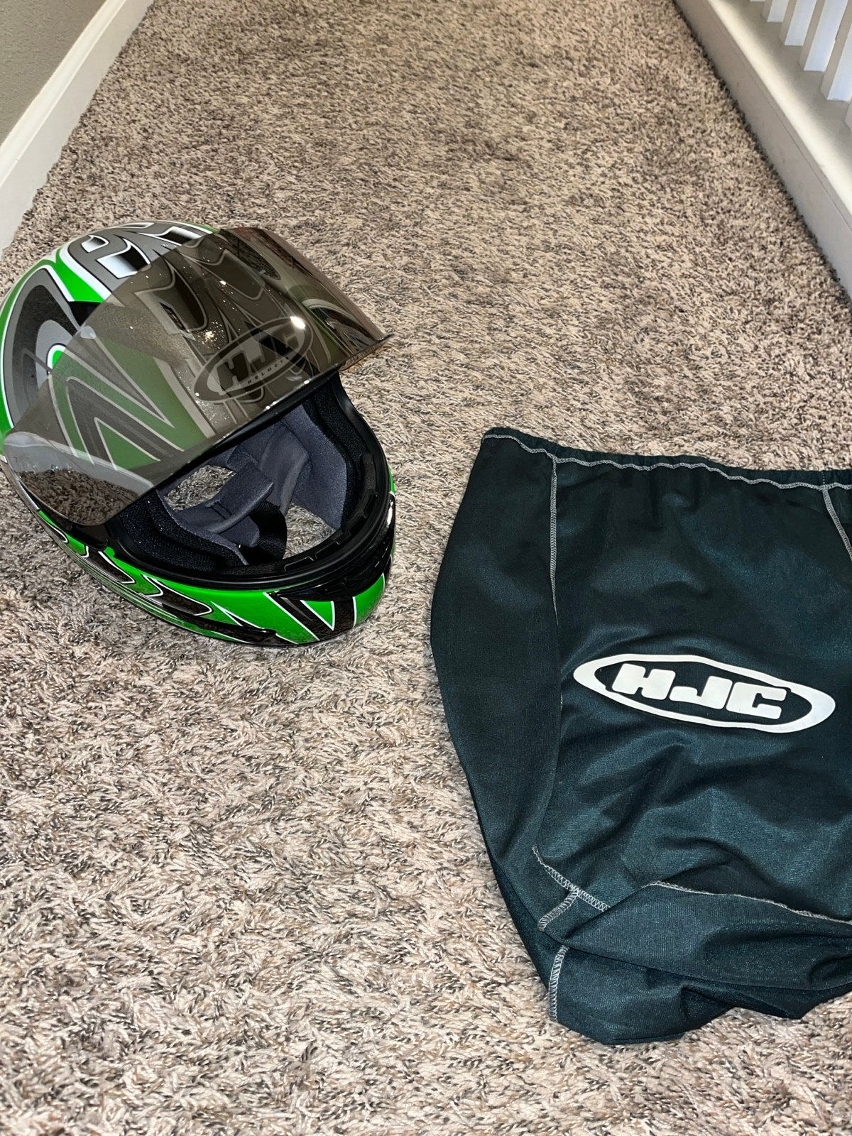 Hjc Motorcycle Helmet w/ drawstring case size medium (7 1/8 - 7 1/4) PaRMKYePl
