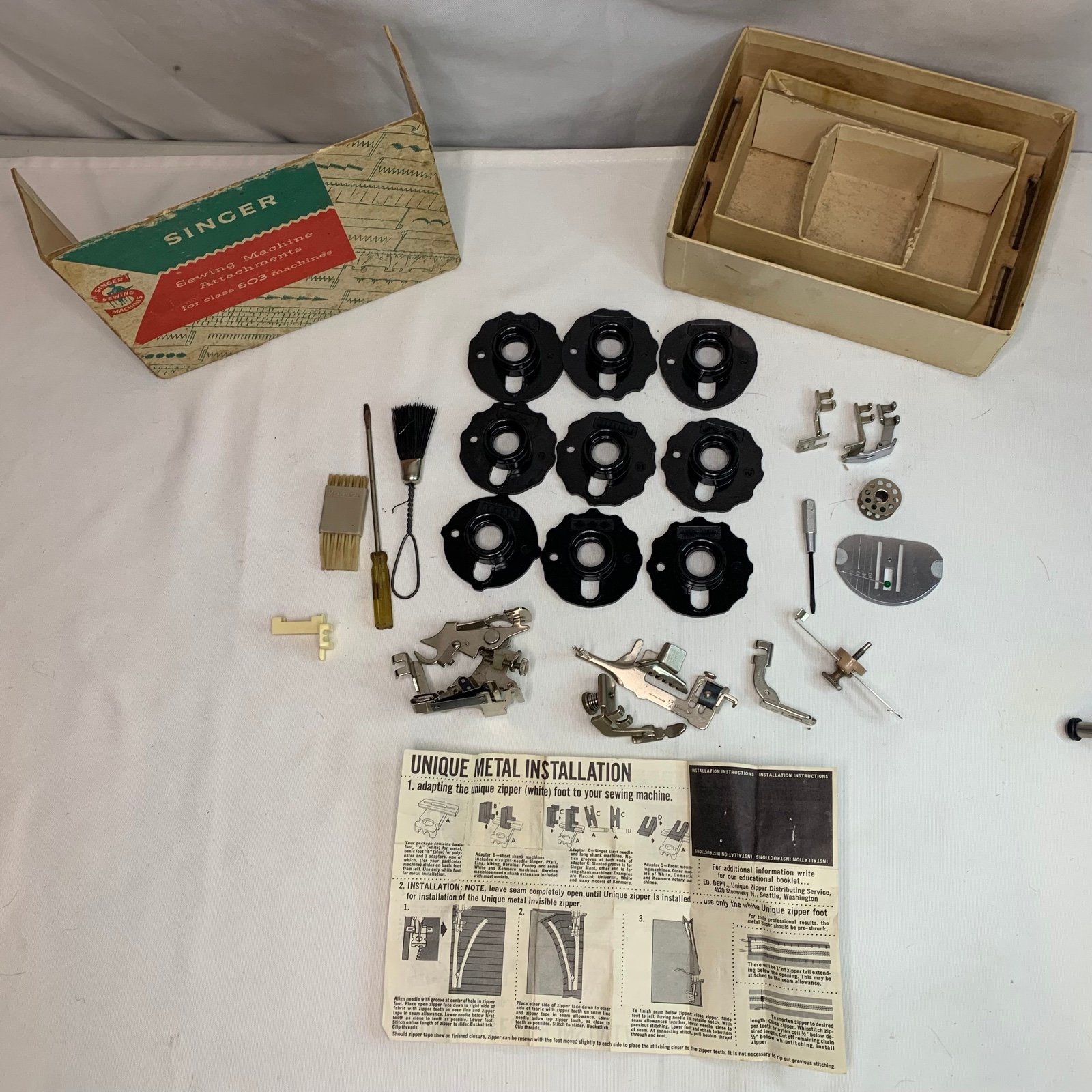 Vintage Sewing Machine Parts Accessories Box Singer Hammer Bobbin Foot As Is MKirTmJDp