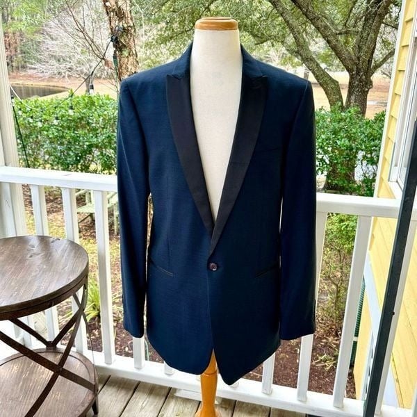 Calvin Klein Navy Blue Tuxedo Jacket. Size 44L. mva9Aqr1B
