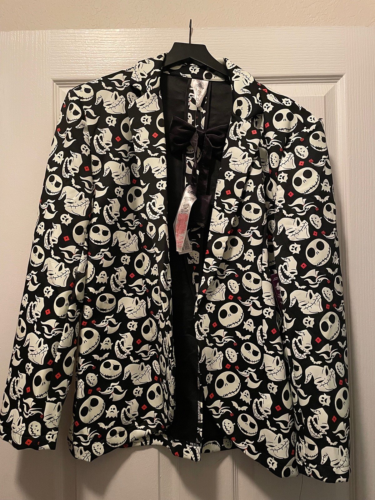 The Nightmare Before Christmas Glow-in-the-Dark Half Suit and Light-Up Tie j7S4iE6L6