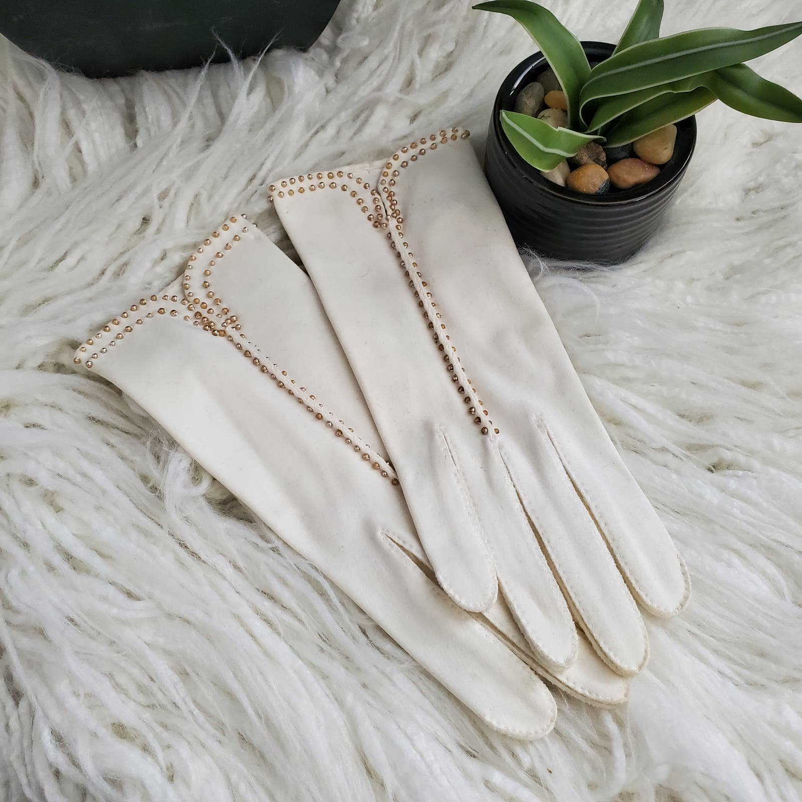 Vintage White Pearl Accent Cloth Fabric Fashion Gloves I8esbMHVZ