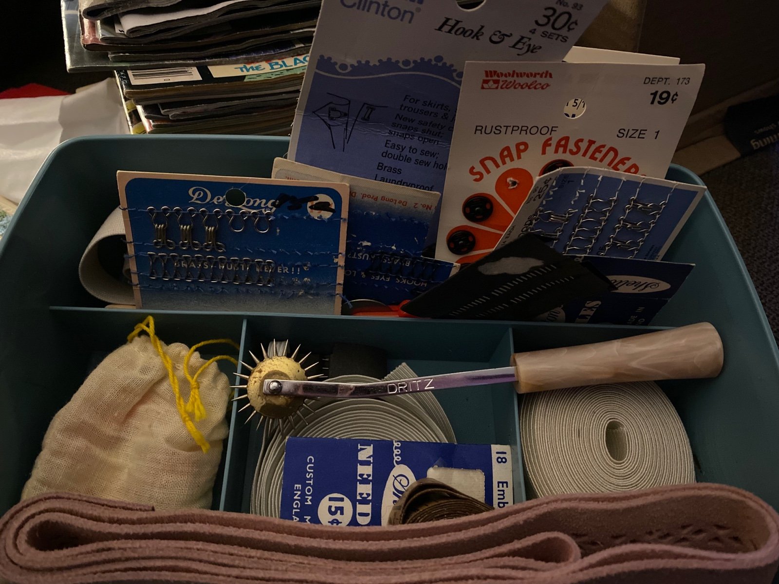 Lot of vintage sewing items IoLhjsXHm