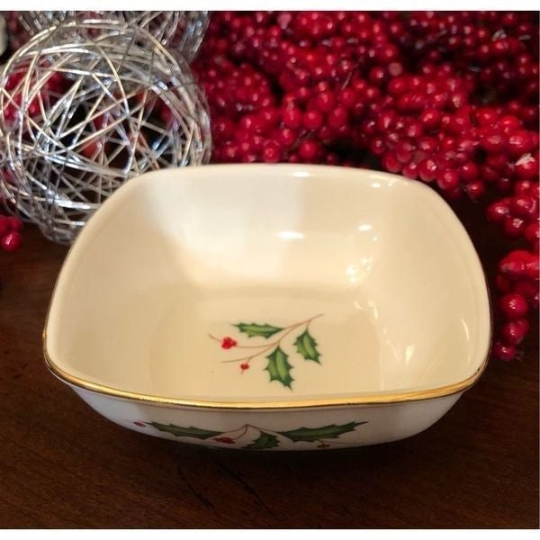 LENOX - Holiday” Holly Berry Dipping/Sauce Bowl. 4” Sq. PRISTINE CONDITION! JNHHilP1R