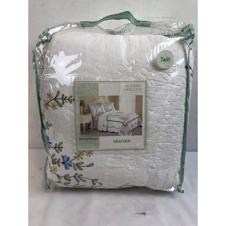 Twin, Porch and Den Isaac Floral Motif White Cotton Oversized Bedspread PlNiWHqx2