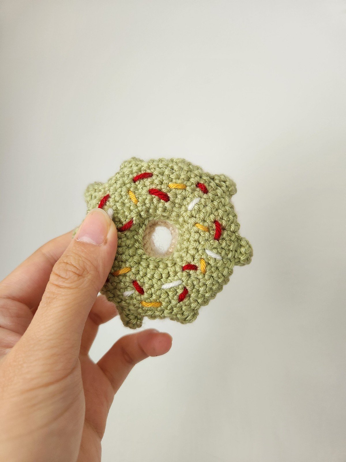 Crochet donut keychain gJNhRoZEj