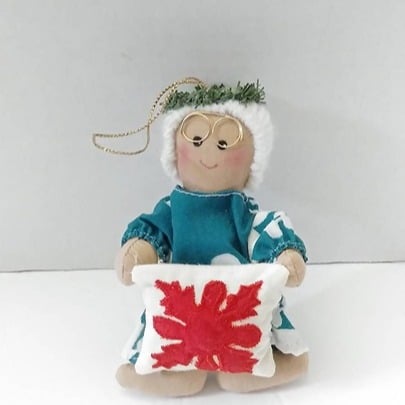 Vintage Cloth Handmade Grandma Doll Ornament klg09zadw