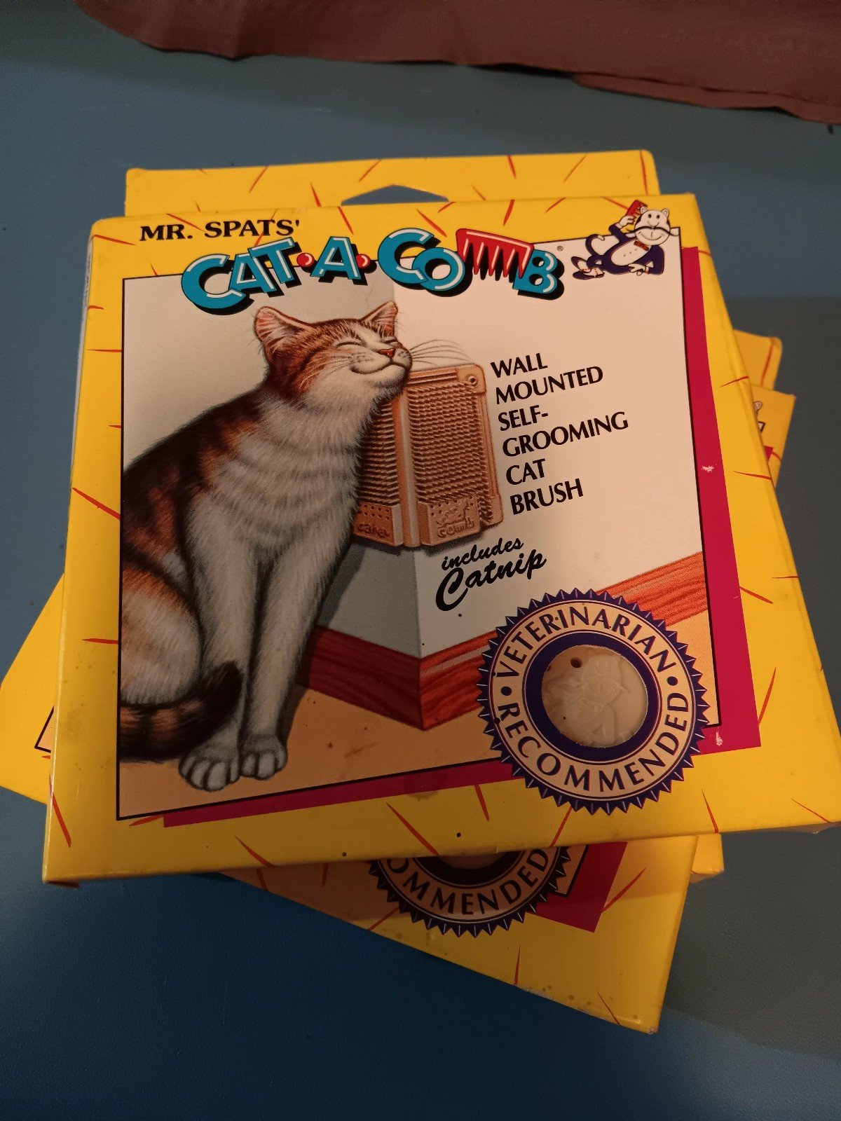 Three (3) Boxes of Lambert Kay Mr. Spats Cat-A-Comb Self Grooming Cat Brush H2yb6NGgm