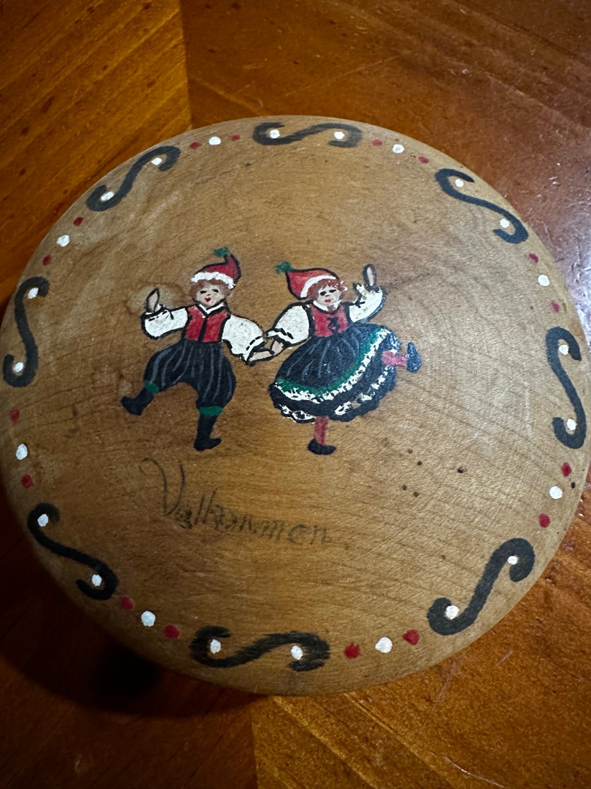 Hand painted wooden folk art box h72GpBGze