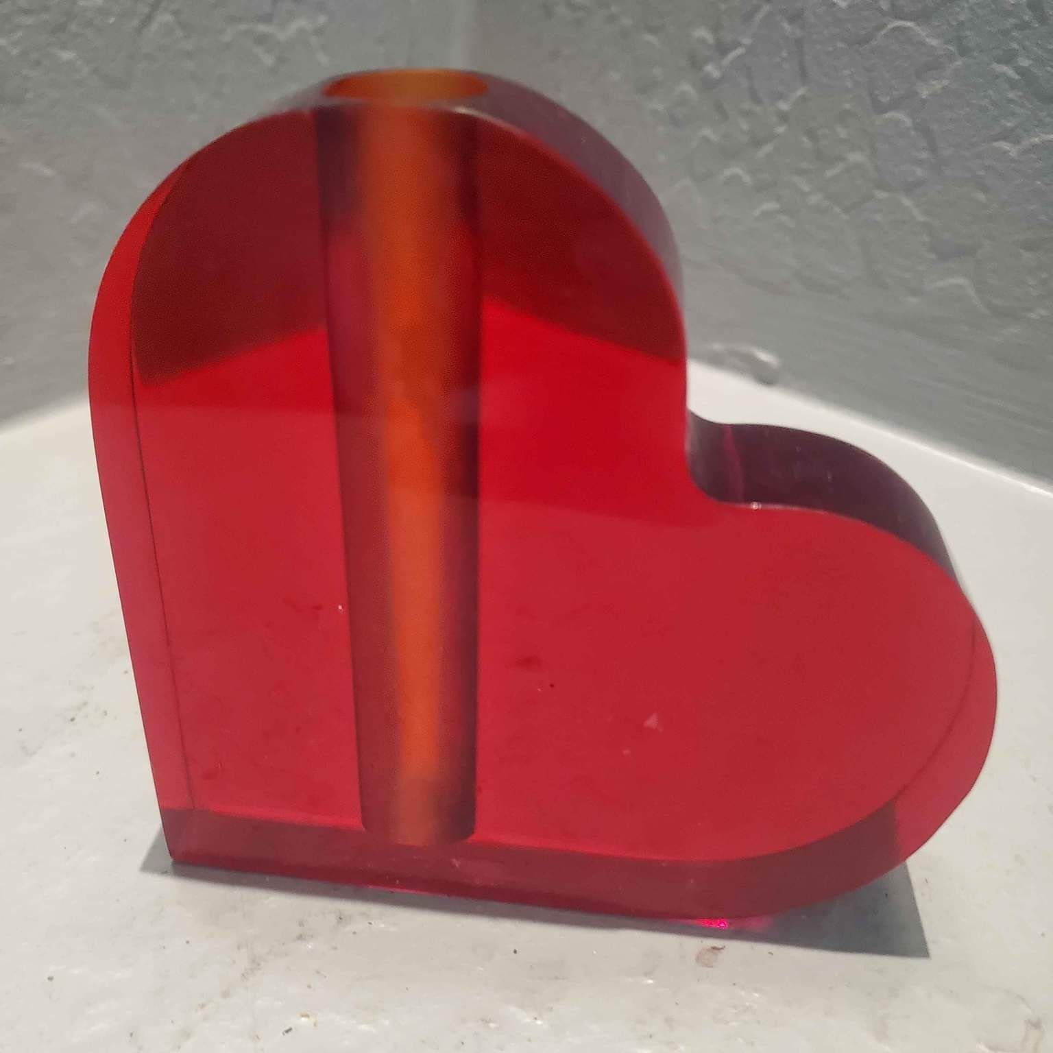 Red Heart Shaped Bud Vase Lucite RZoqET66T