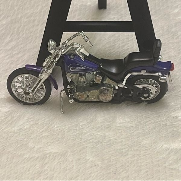 Harley Davidson Springer Softail motorcycle J1R09Ipea