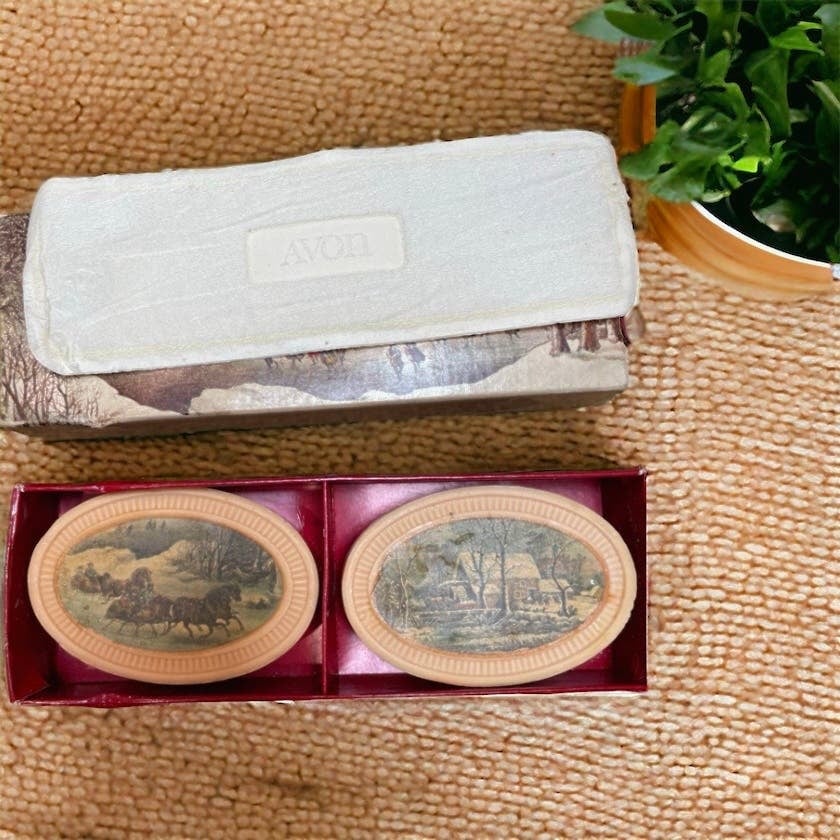 Vintage 70s Avon 1876 Winterscapes Fragranced Special Occasion Soap Bar Decor HGGaaCppm