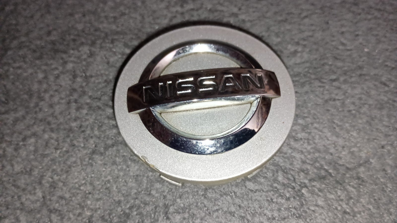 2-Nissan OEM wheel center caps RGdJ4O2YU