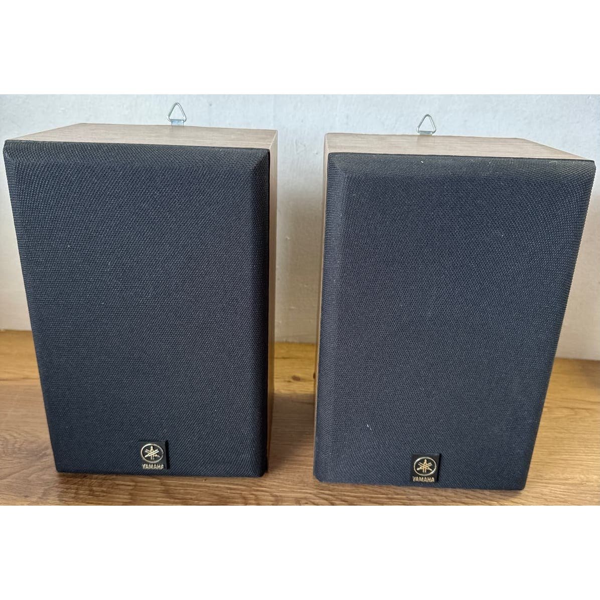 2 YAMAHA Model NS-A70  Bookshelf Speakers mmAvUOCZu