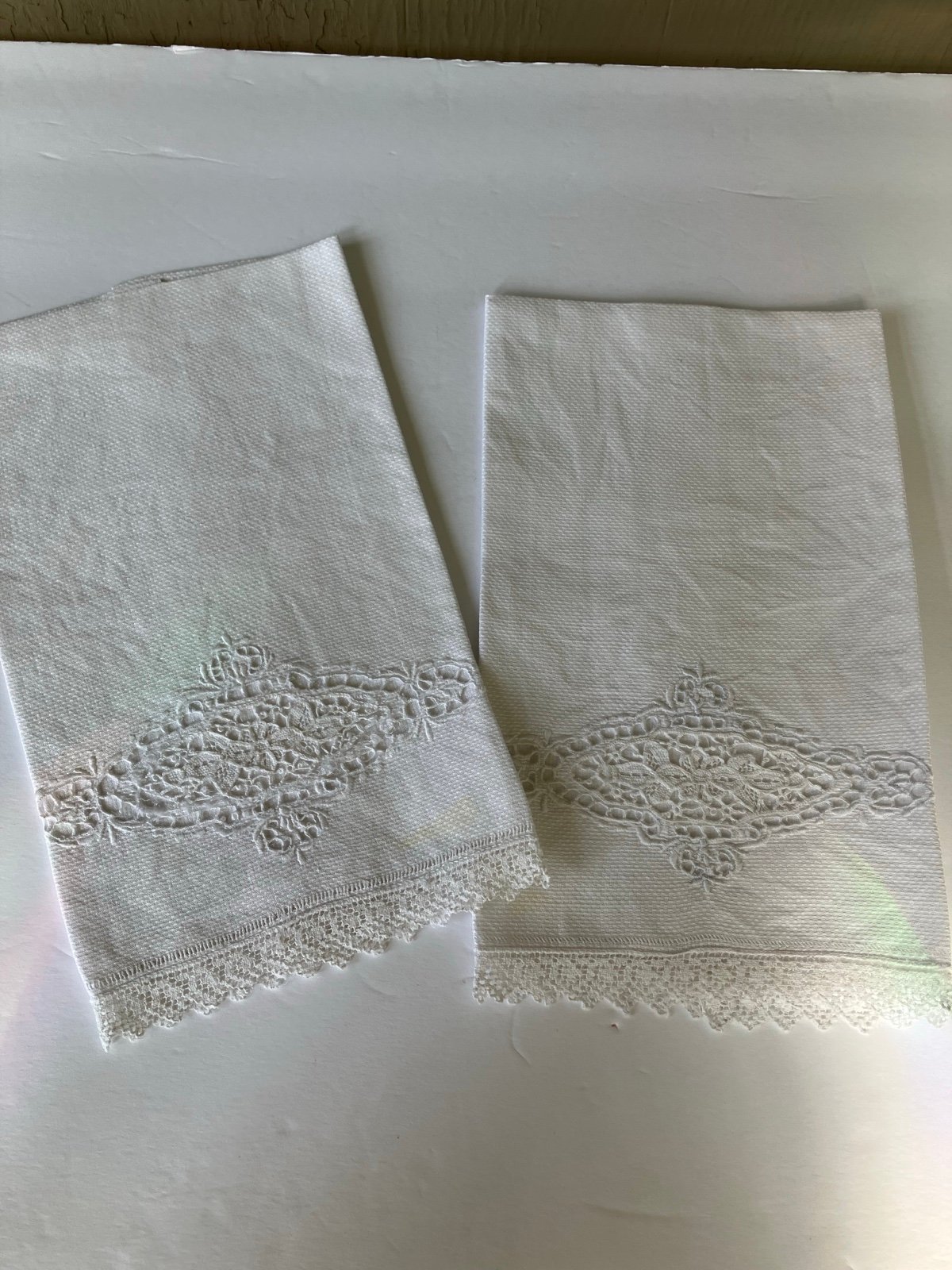 Pair of Cutwork Huck Cloth Guest Hand Towels Lace Edging MlJ3WQJ3B