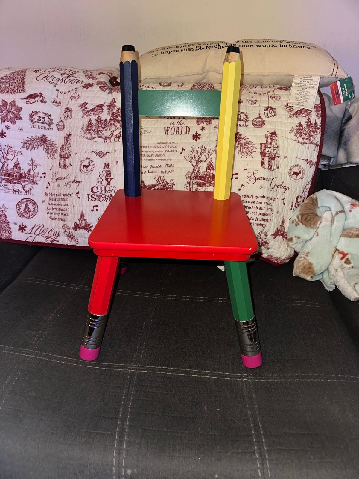 Child’s Colorful Pencil Shaped Chair - Super Adorable! - NEW o5lYbNG9m