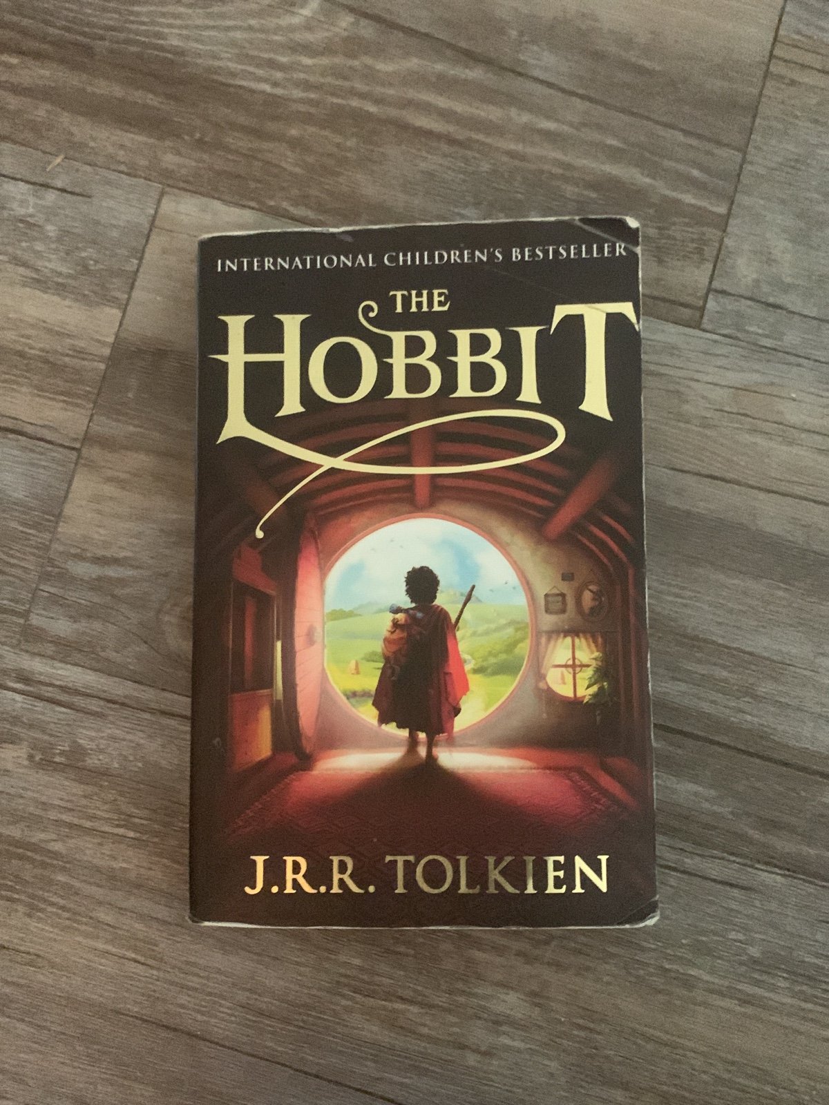 The hobbit by JRR Tolkien JTjACnhFg