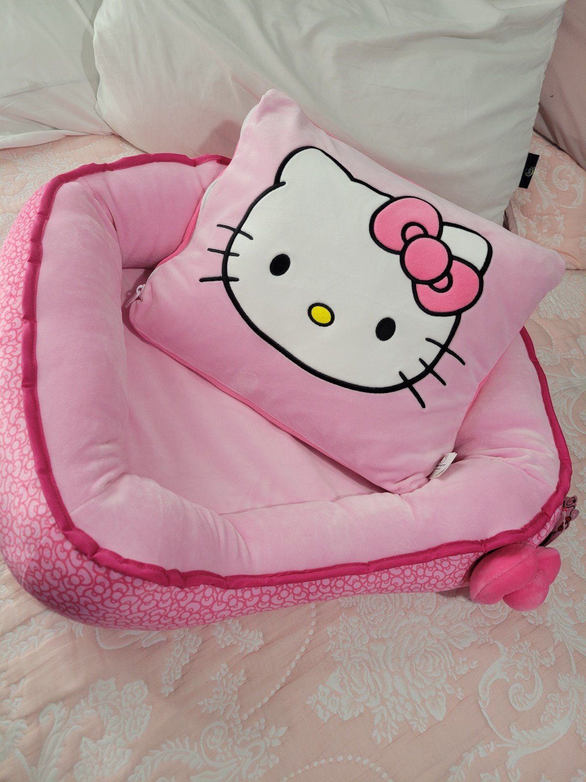 Hello Kitty Pink Plush Pet Bed and Pillow poyTp8D1c