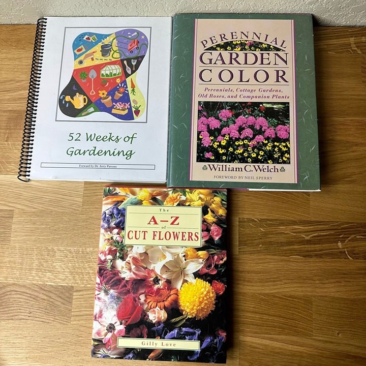 3x Books on Gardening, Perennials, and Cut Flowers hCcsIxmJf