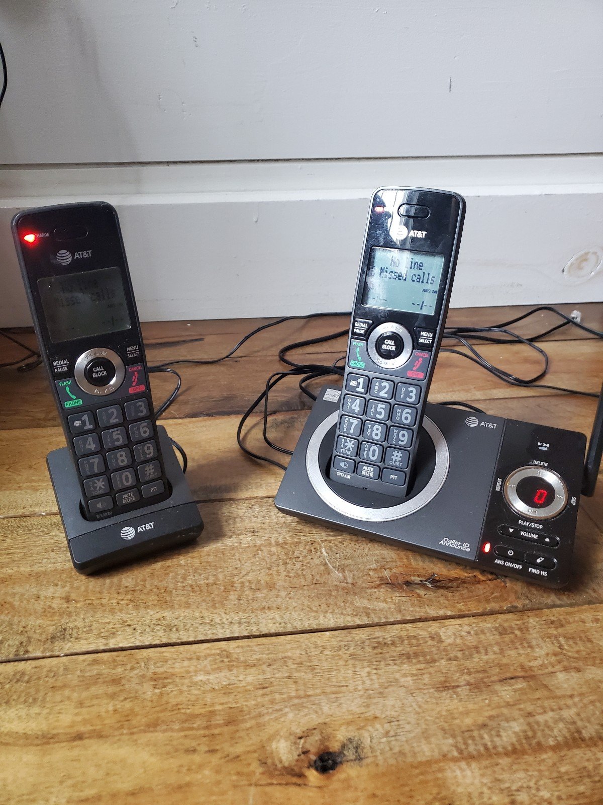 AT&T CL82319 DECT 6.0Cordless phone system with answering machine and caller ID KTdUo5tHA