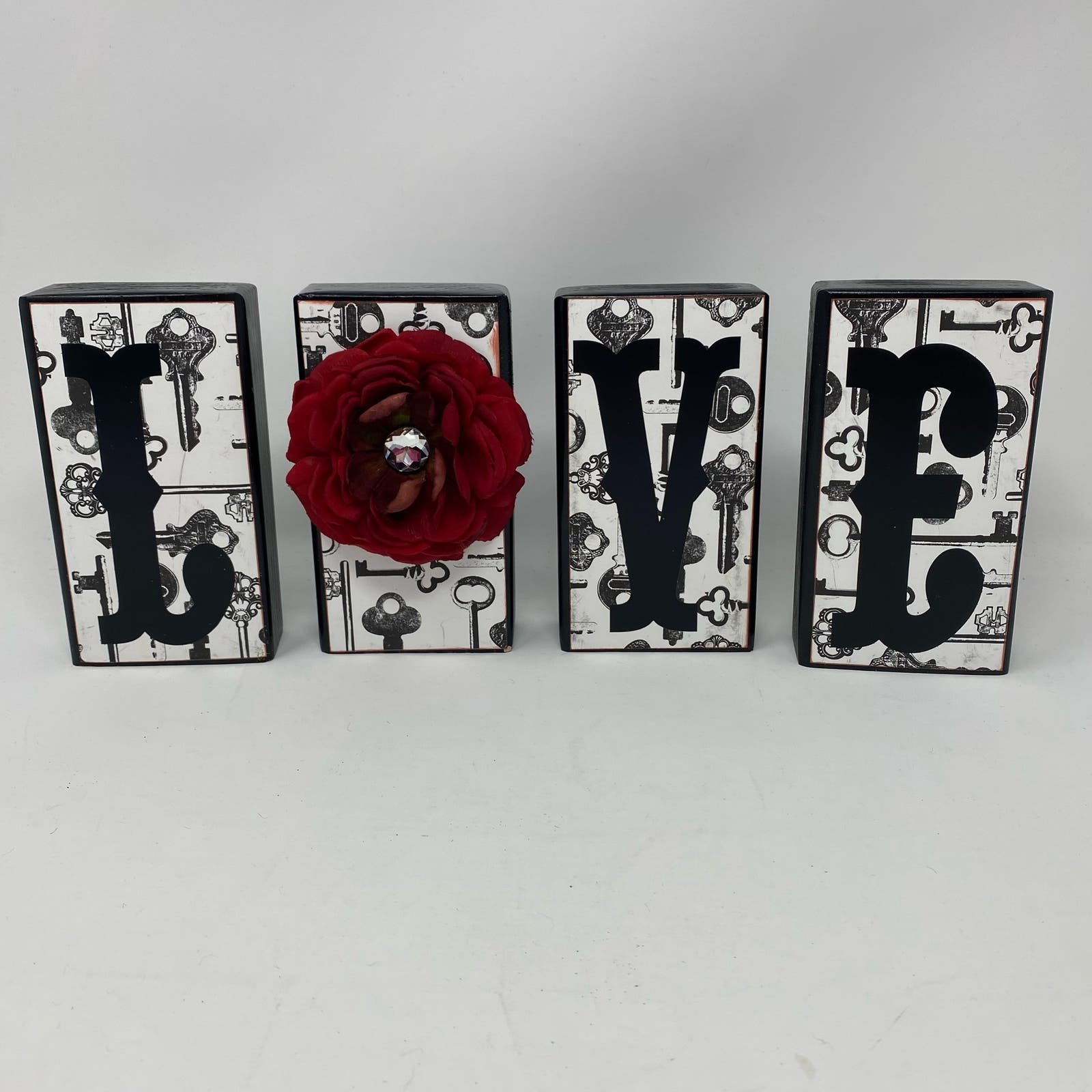 LOVE wood blocks with red flower Home Decor Valentines Day pL0SRtkFy
