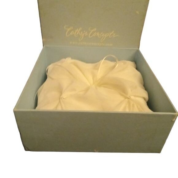 Ring bearer pillow white satin with thin white ribbon by Cathy´s Concepts KhCkvscCe