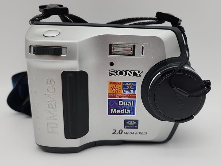 Sony Mavica MVC FD200 2.0MP Vintage Digital Camera Dual Media Mint New Condition KWBax124Y