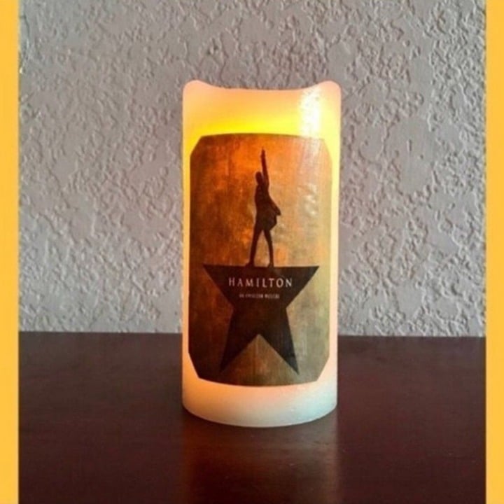 Hamilton Flameless Musical Theater Candle with Timer. RMW08oynE