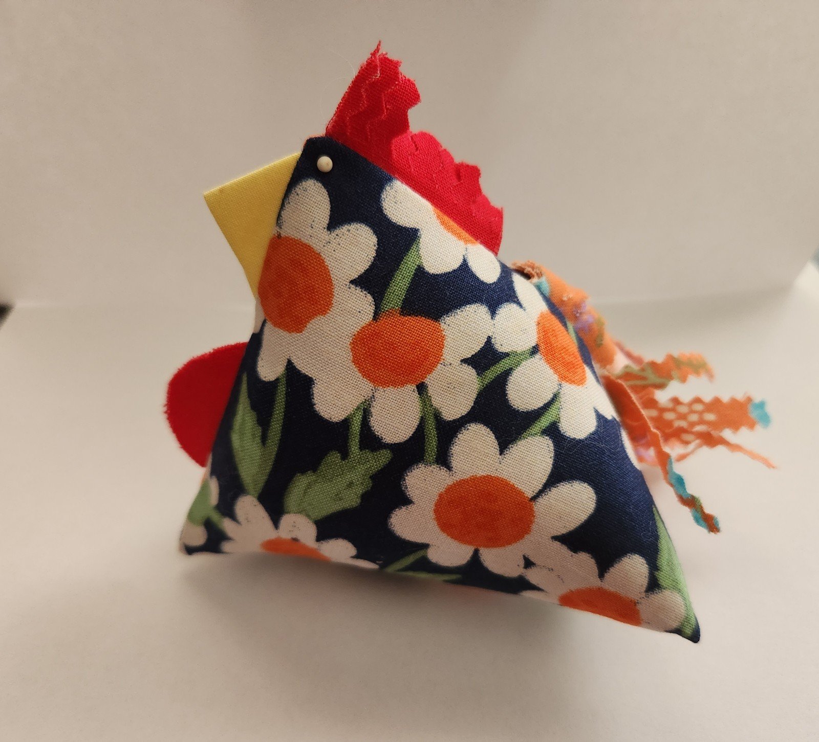 Chicken Pin-cushion - Hand Made pGWICyNuy